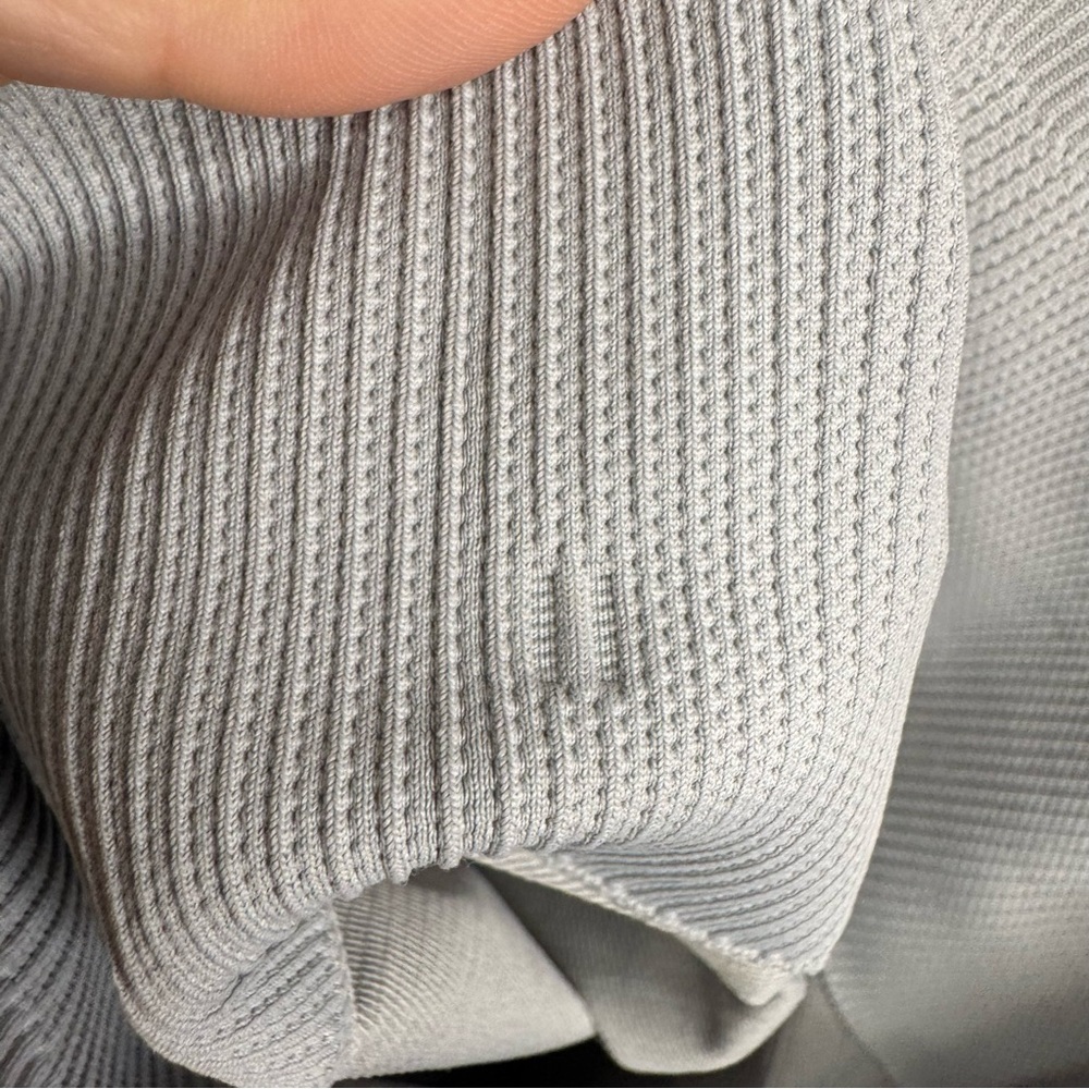 Lululemon Awakening Crop leggings Taryn Toomey 17". Sz 4. Gray. Ruched leg. - Picture 7 of 15